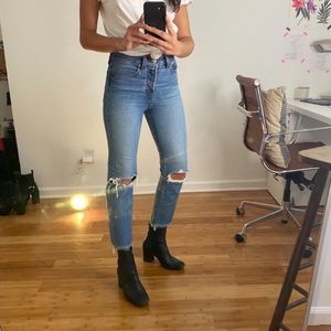 Levis Distressed Cropped Wedgie Straight